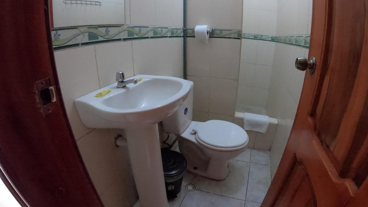 Hostal Casa Montoya บาญอส ภายนอก รูปภาพ